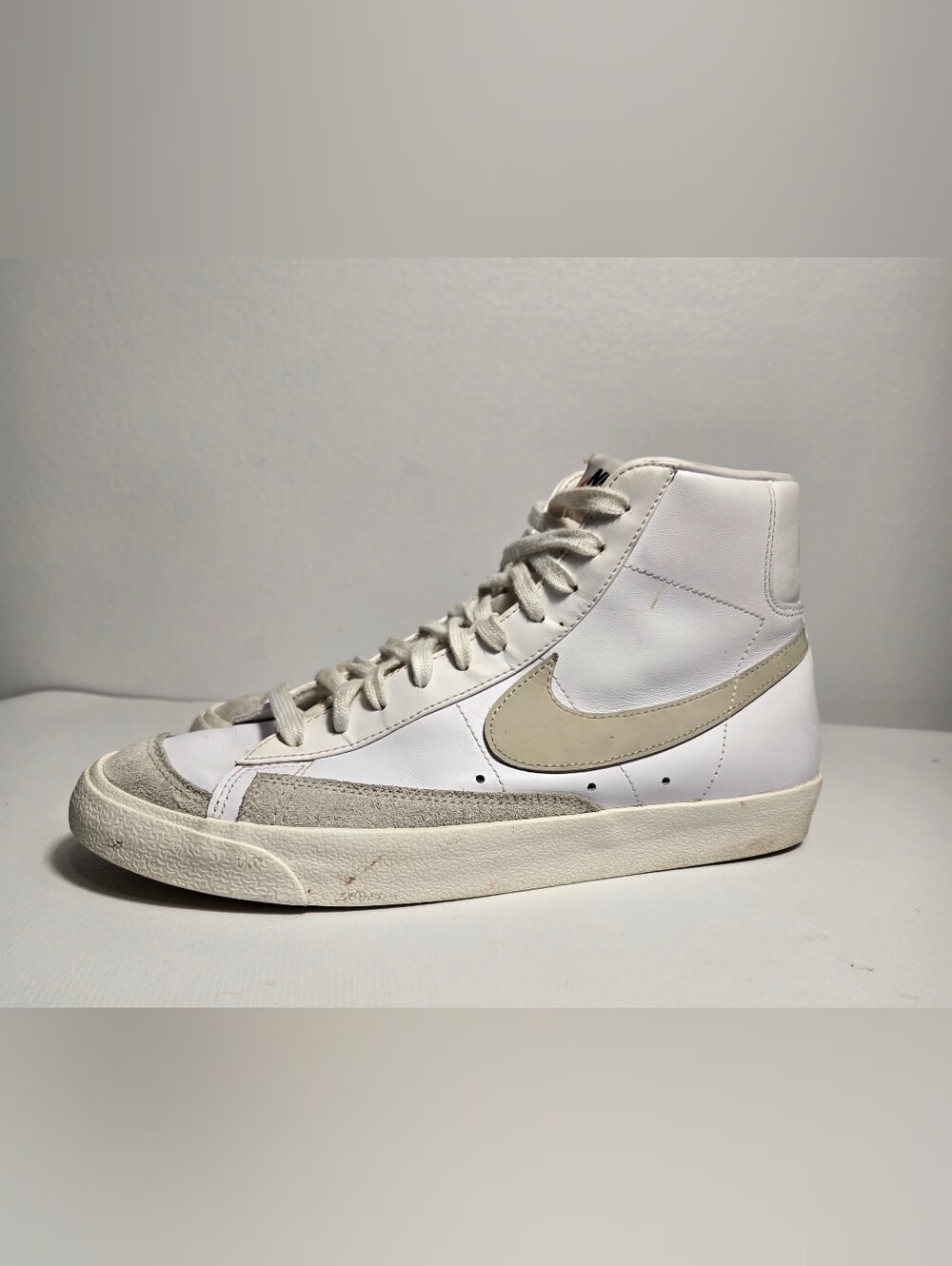 NIKE BLAZER MID '77 VINTAGE White/Light Bone BQ6806-106 Size 10.5 Shoes Sneakers